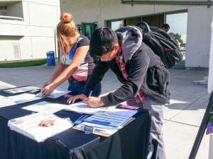 Students Sign Up - Evergreen Valley College Drive
